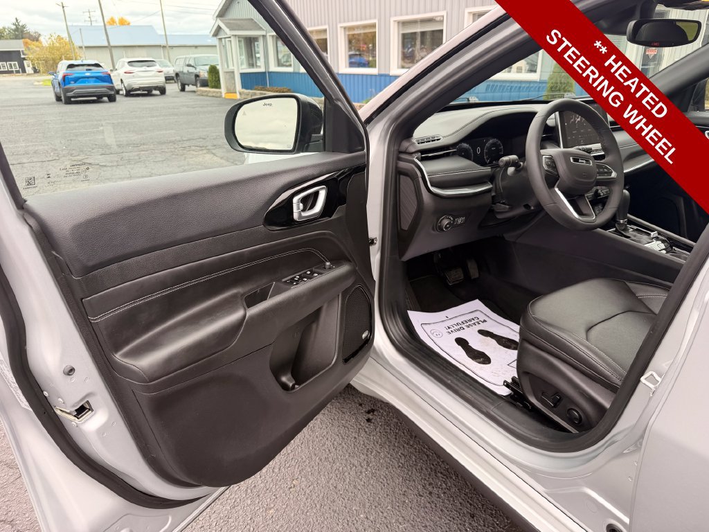 Used 2024 Jeep Compass Limited w/ High Altitude Package AWD/4WD image 11