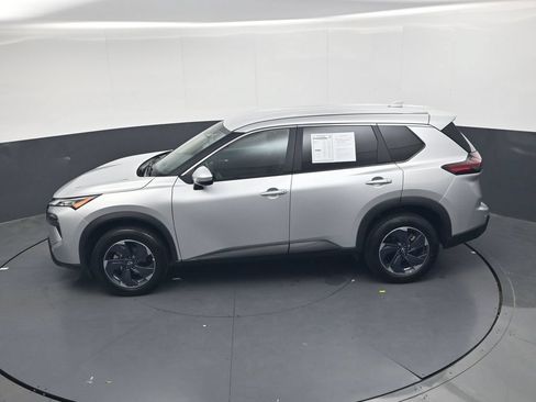 Used 2025 Nissan Rogue SV FWD image 29