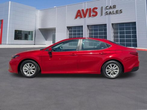 Used 2025 Toyota Camry LE image 2