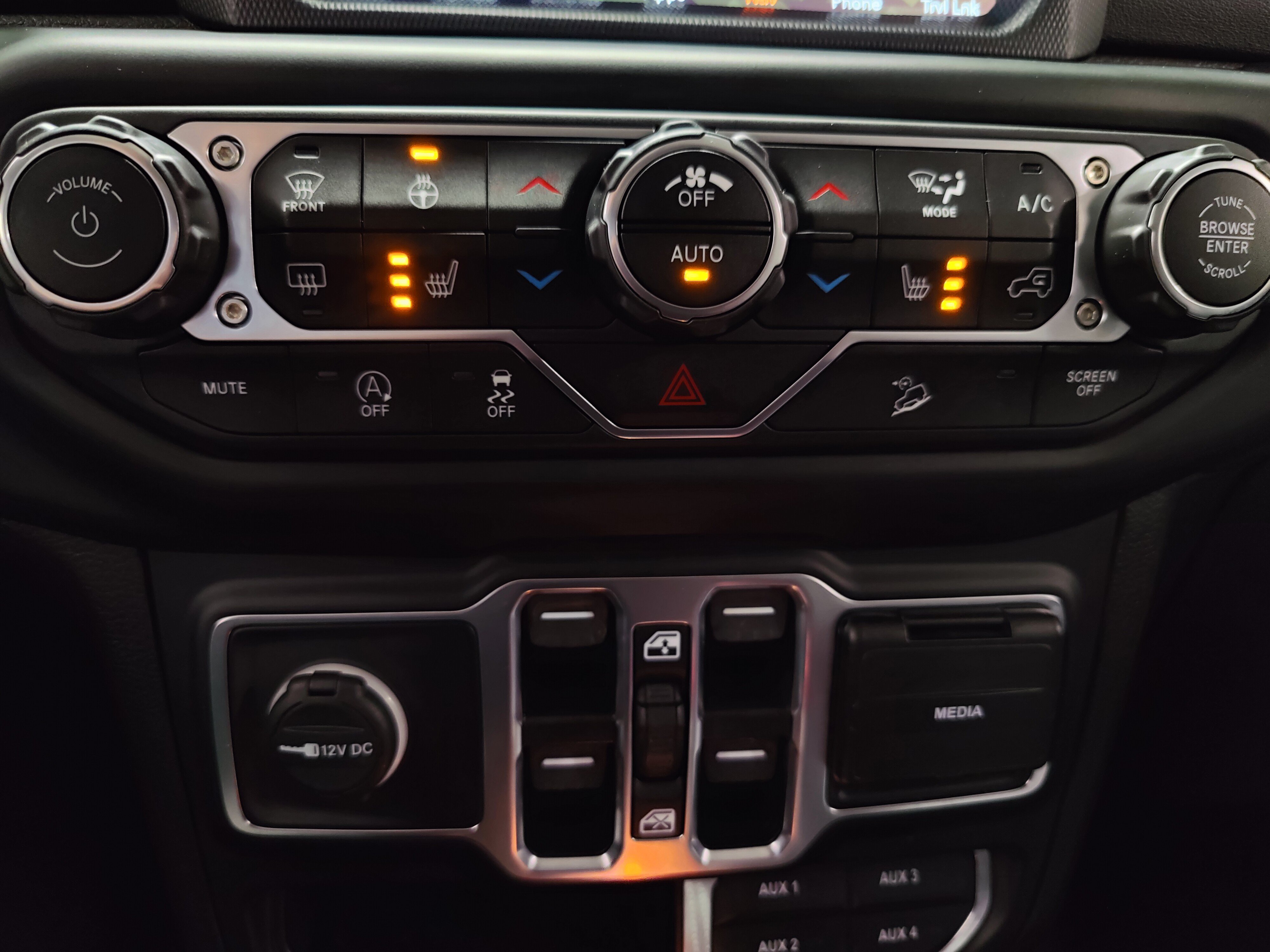 Used 2020 Jeep Wrangler Unlimited Sahara AWD/4WD image 19