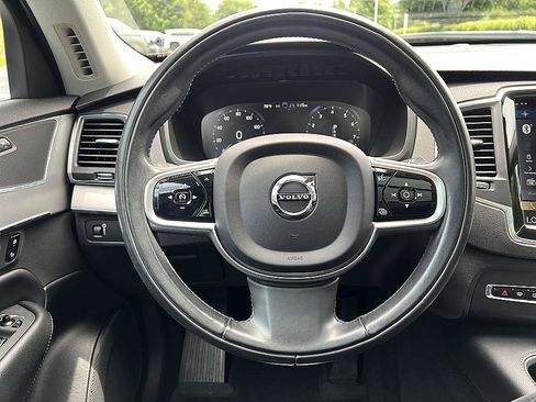 Used 2021 Volvo XC90 T5 Momentum w/ Climate Package FWD image 13