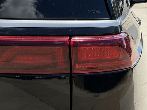 Used 2024 Kia Carnival LX FWD image 22