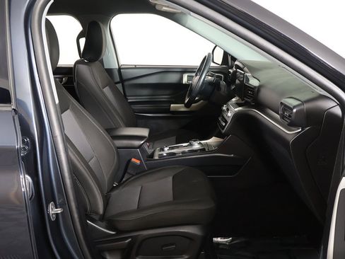 Used 2022 Ford Explorer XLT image 25