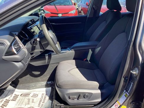 Used 2018 Toyota Camry LE image 9