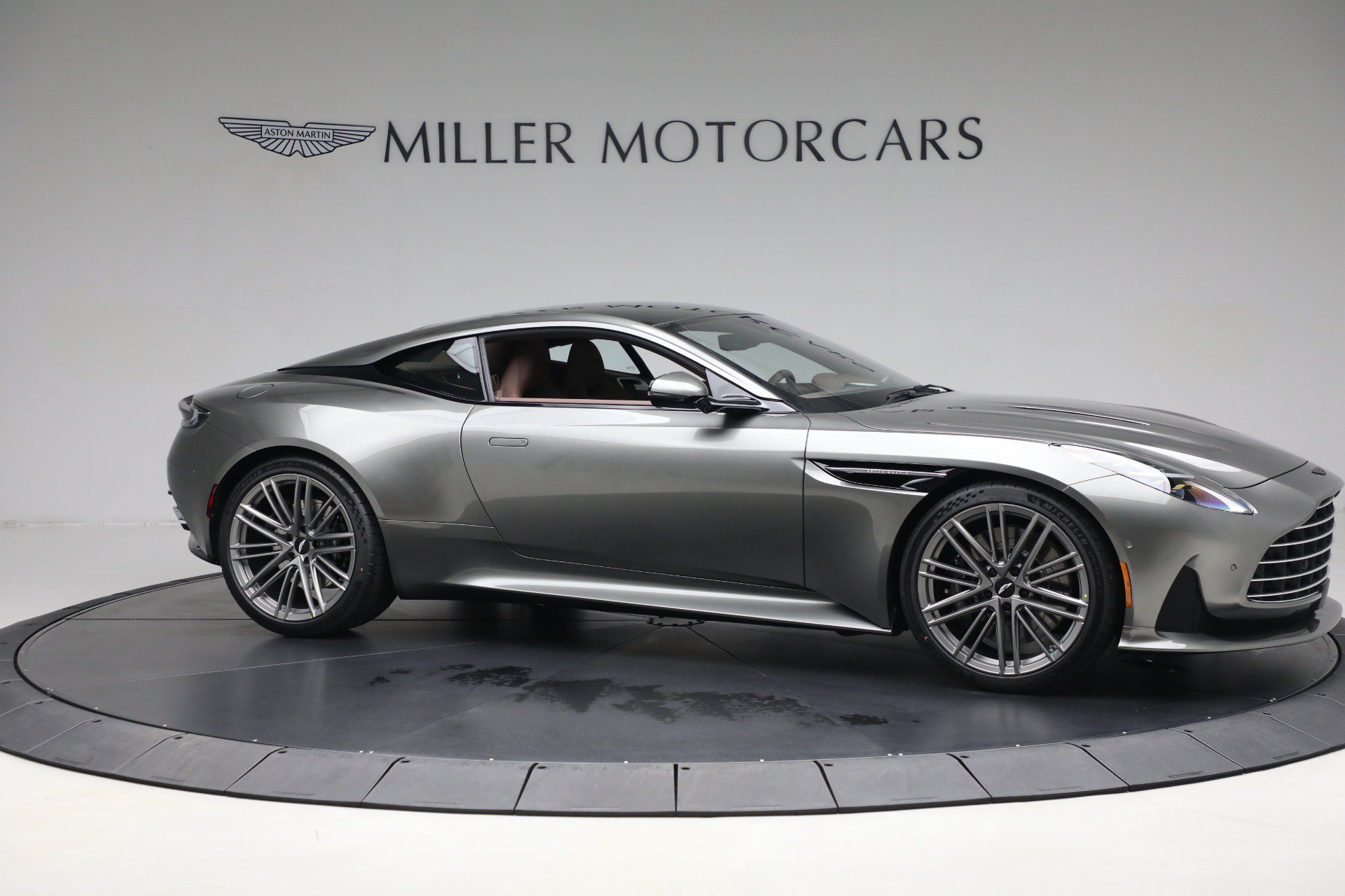 Used 2025 Aston Martin DB12 Coupe RWD image 9
