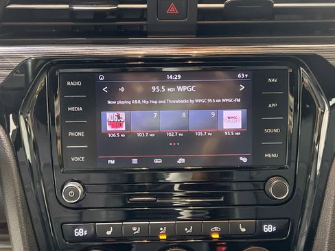 Used 2022 Volkswagen Passat 2.0T R-Line image 16