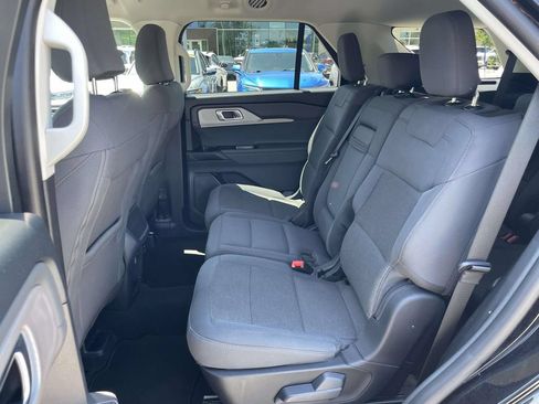 Used 2025 Ford Explorer Active AWD/4WD image 3
