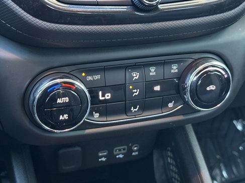 Used 2022 Chevrolet TrailBlazer LT w/ Convenience Package image 17