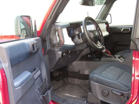 Used 2025 Ford Bronco Heritage Edition AWD/4WD image 9