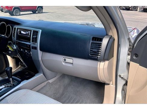 Used 2006 Toyota 4Runner SR5 AWD/4WD image 17