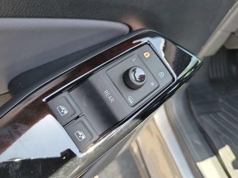 Used 2023 Volkswagen ID.4 Pro S Plus RWD image 23