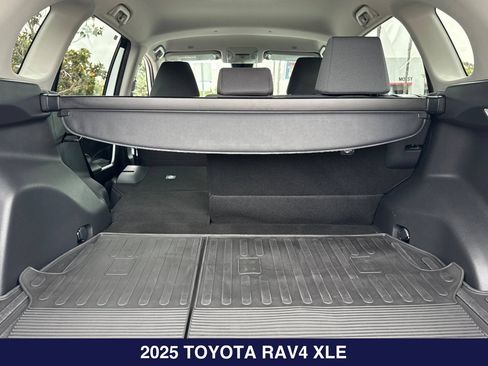 Used 2025 Toyota RAV4 XLE AWD/4WD image 16