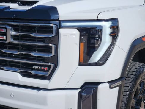 Used 2024 GMC Sierra 2500 AT4 w/ AT4 Premium Plus Package AWD/4WD image 9