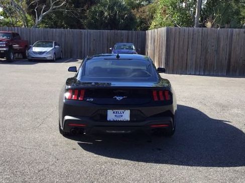 Certified 2024 Ford Mustang Coupe image 6