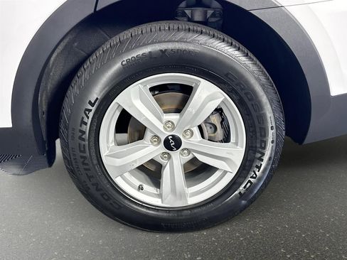 Used 2023 Kia Sorento LX image 28