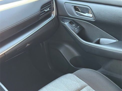 Certified 2024 Nissan Rogue SV image 17