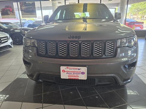 Used 2019 Jeep Grand Cherokee Altitude image 2