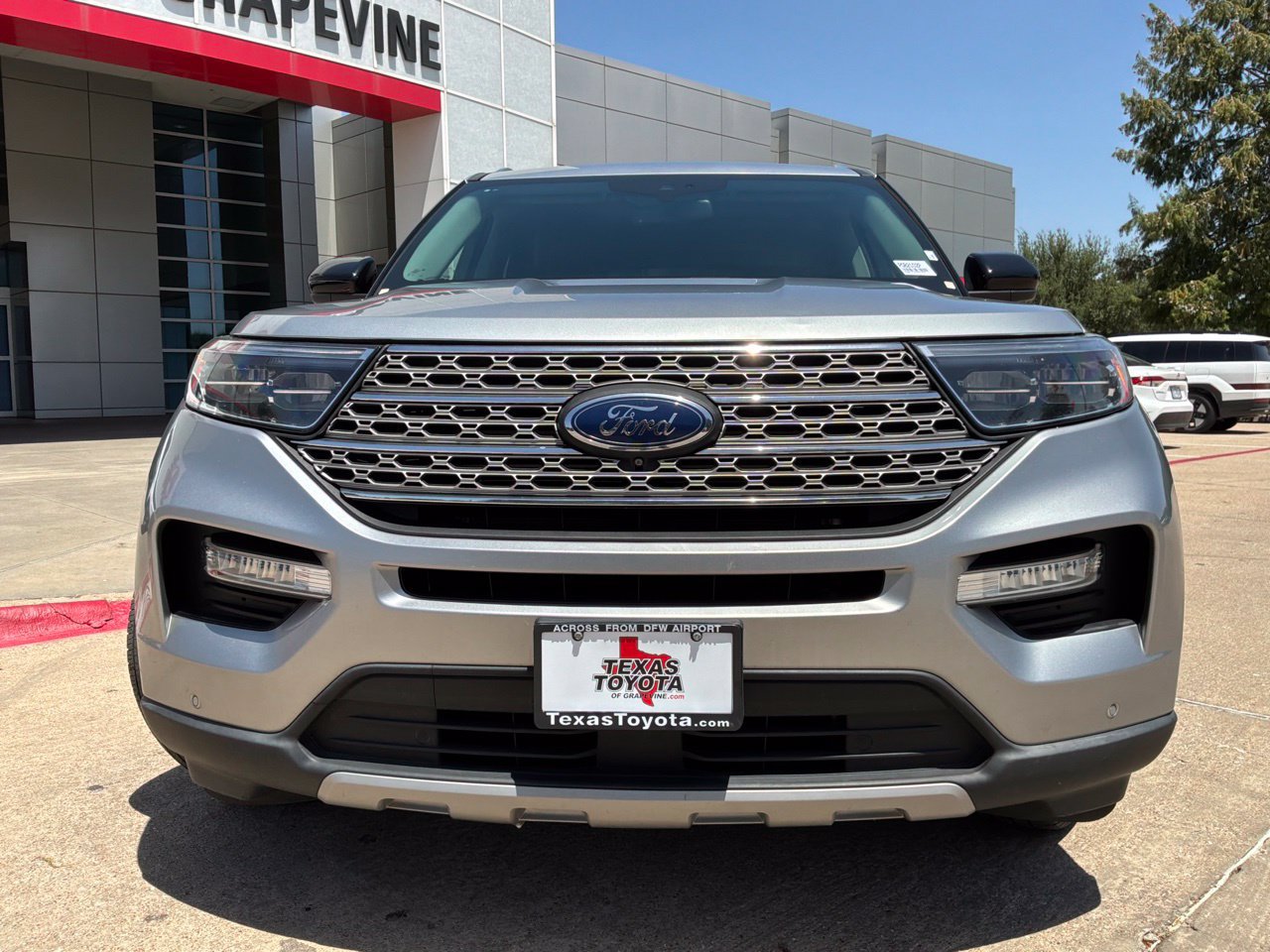 Used 2023 Ford Explorer Limited RWD image 3