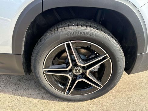 Used 2025 Mercedes-Benz GLB 250 image 3