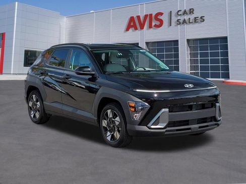 Used 2025 Hyundai Kona SEL FWD image 3