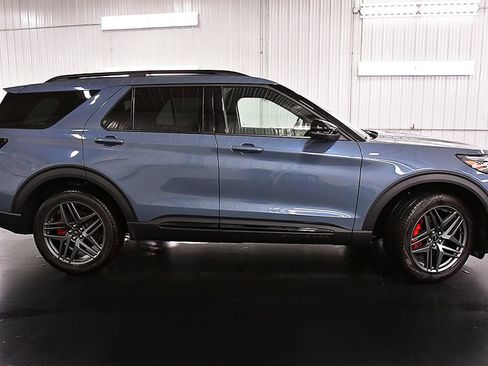 Used 2025 Ford Explorer ST-Line w/ Premium Package image 8