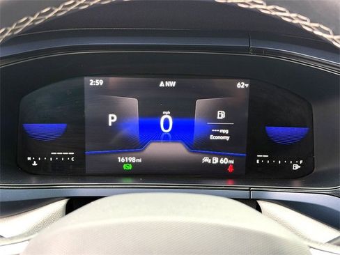 Certified 2022 Volkswagen Taos SE image 18