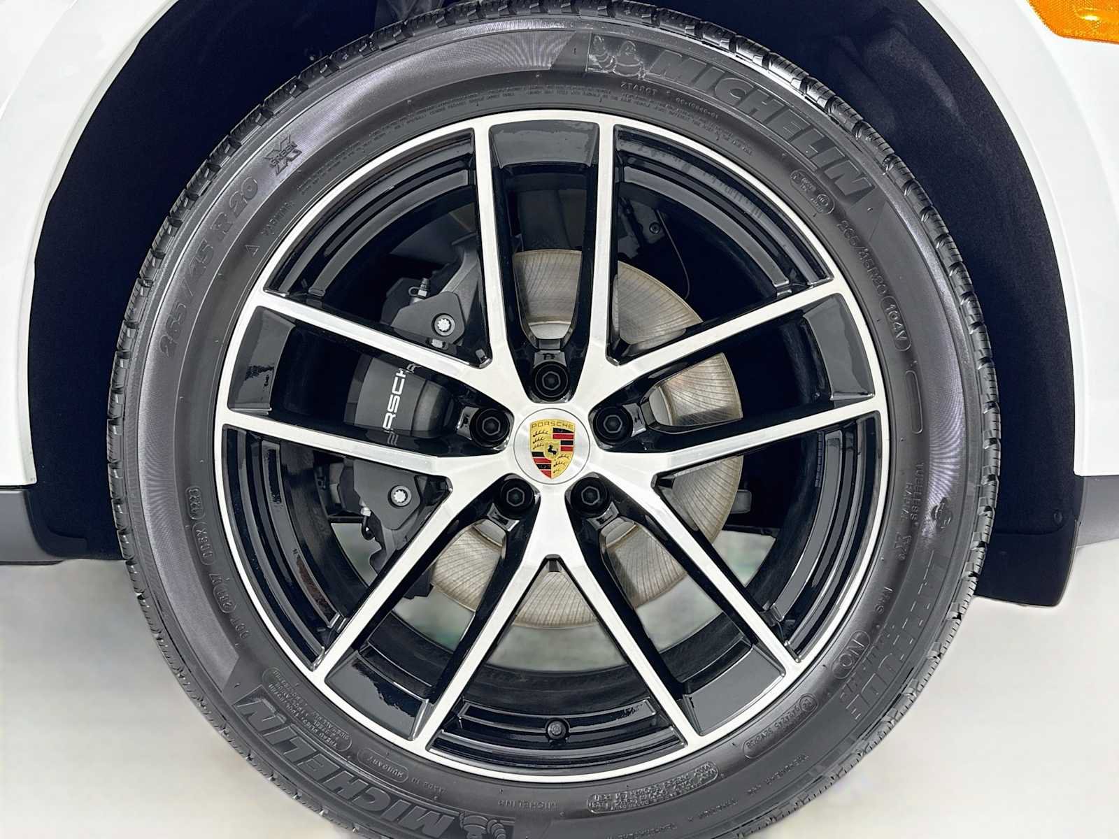 Used 2026 Porsche Macan AWD/4WD image 32