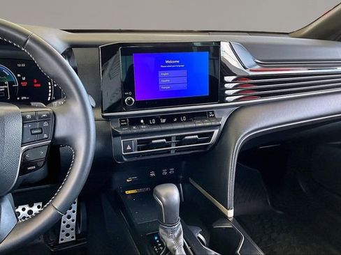 Used 2025 Toyota Camry SE FWD image 9