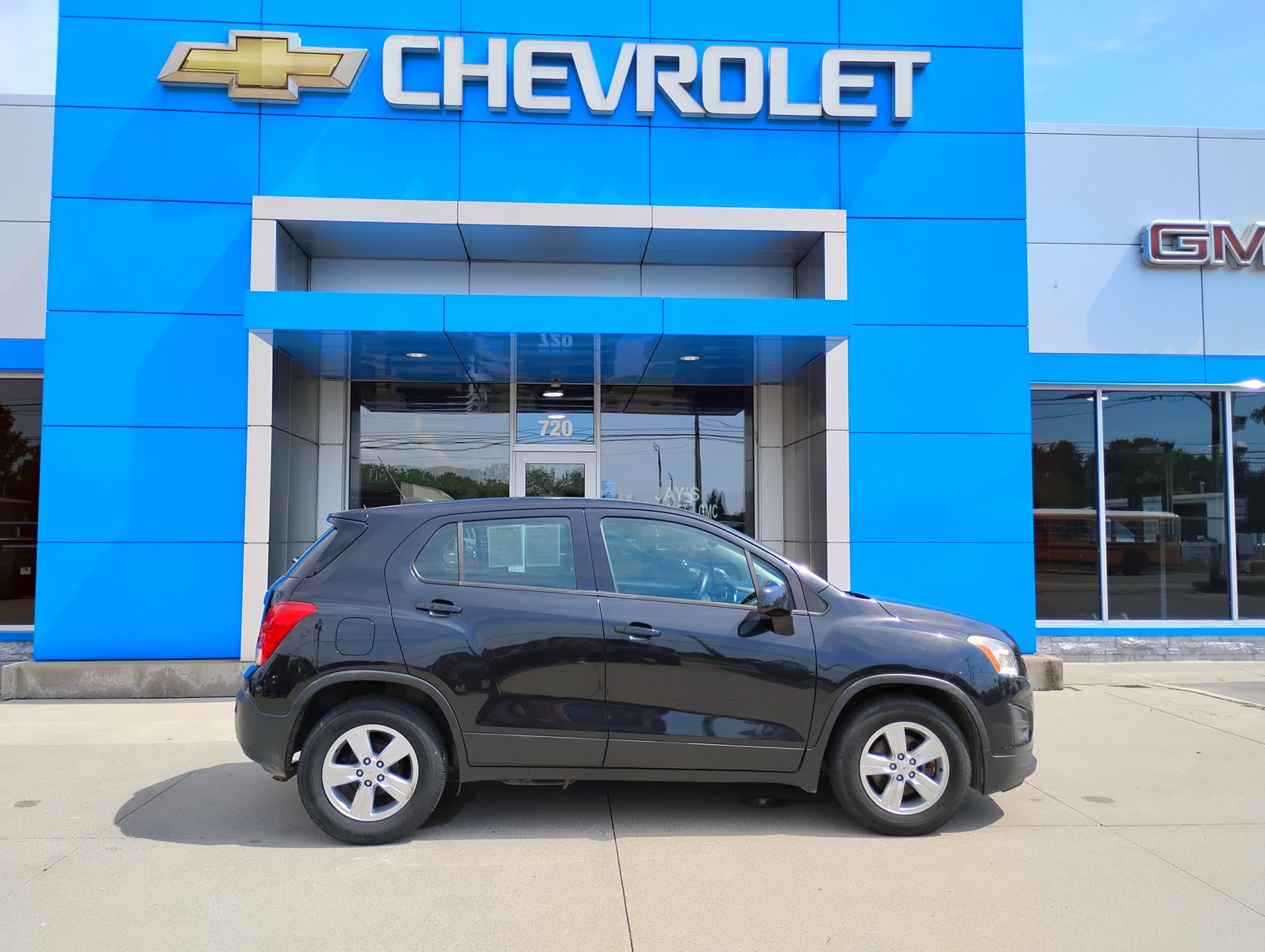 Used 2016 Chevrolet Trax LS w/ LPO, Cargo Package FWD image 5
