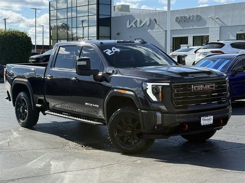 Used 2024 GMC Sierra 2500 AT4 w/ AT4 Preferred Package image 2