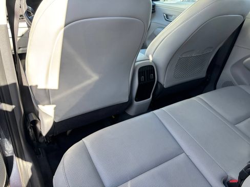 Used 2024 Hyundai Kona Limited FWD image 10
