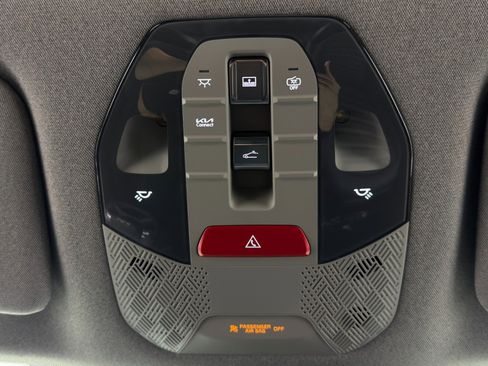 Used 2024 Kia EV9 Land image 38