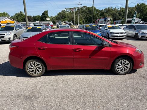 Used 2017 Toyota Corolla LE FWD image 4