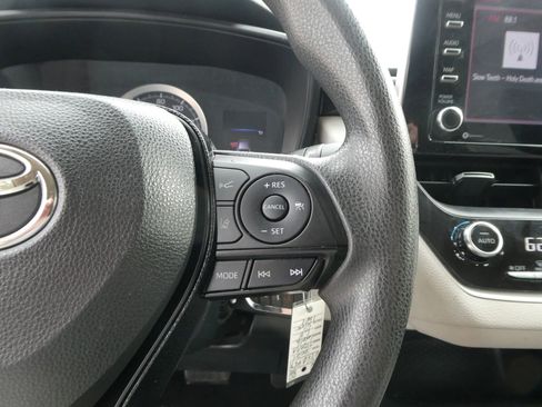 Used 2021 Toyota Corolla LE image 17