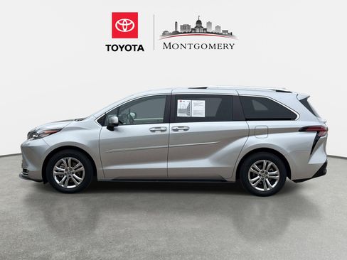 Used 2023 Toyota Sienna Platinum AWD/4WD image 6