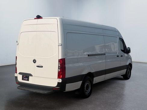 Used 2024 Mercedes-Benz Sprinter 2500 image 5
