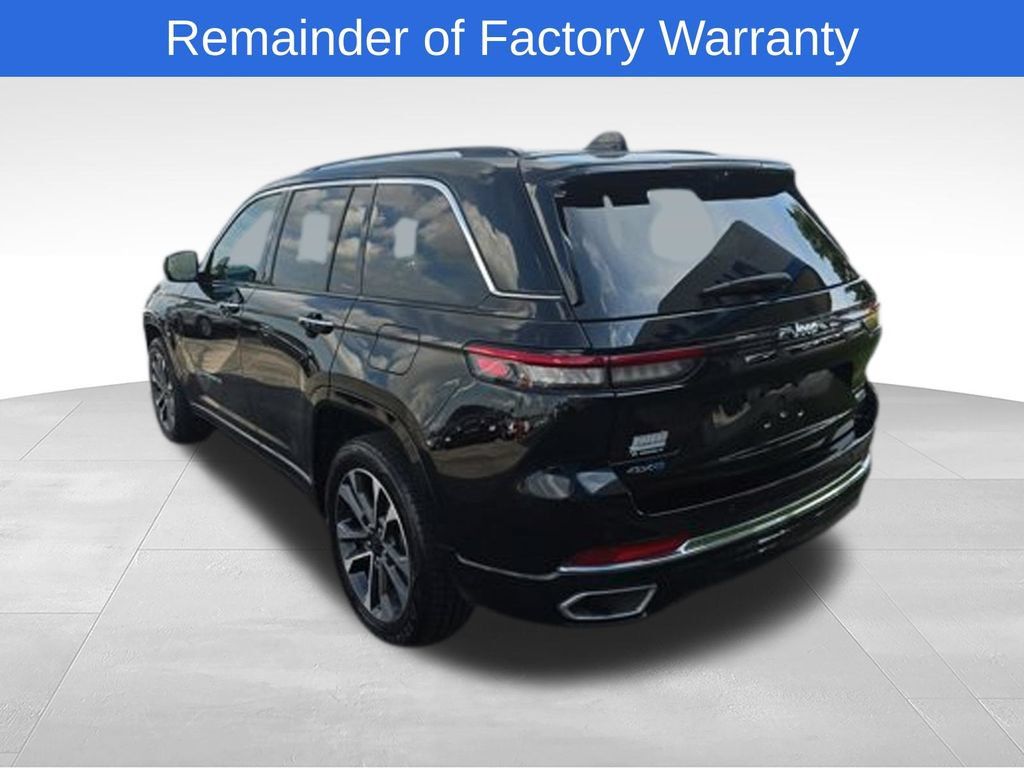 Used 2022 Jeep Grand Cherokee Overland w/ Luxury Tech Group IV AWD/4WD image 4