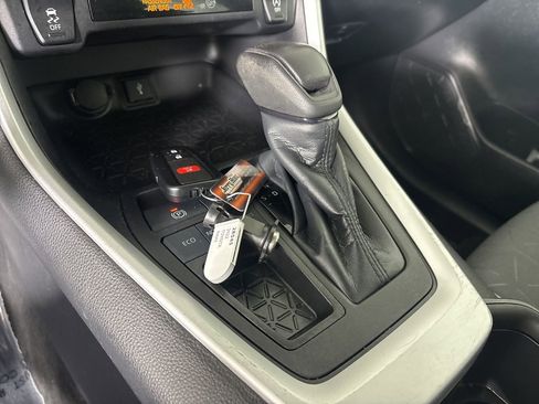 Used 2022 Toyota RAV4 XLE FWD image 16