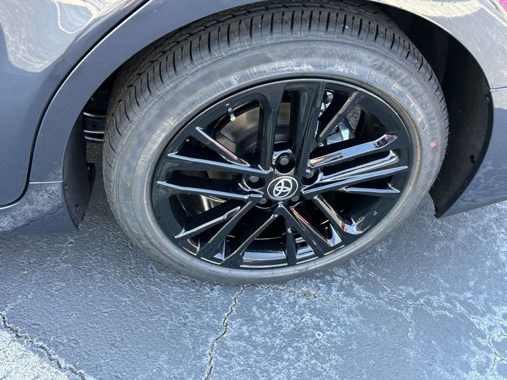 New 2026 Toyota Camry Hybrid FWD image 9