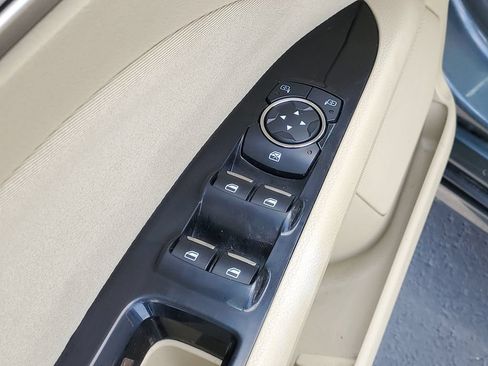 Used 2015 Ford Fusion SE FWD image 22