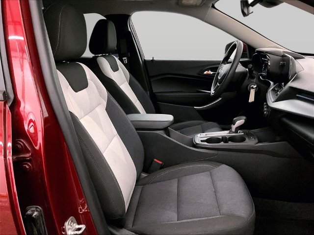 Used 2024 Chevrolet Trax LS w/ LS Convenience Package FWD image 7