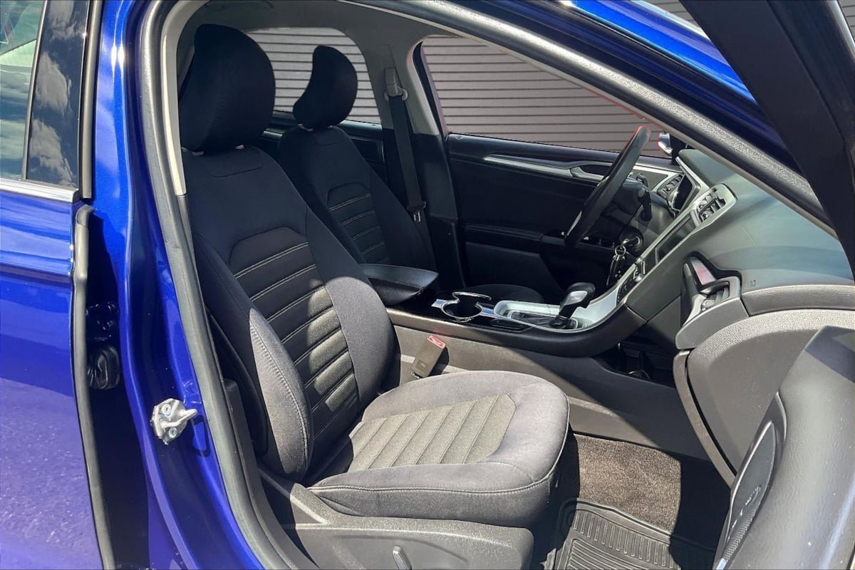 Used 2015 Ford Fusion SE FWD image 26