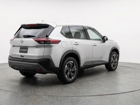 Used 2025 Nissan Rogue SV FWD image 9