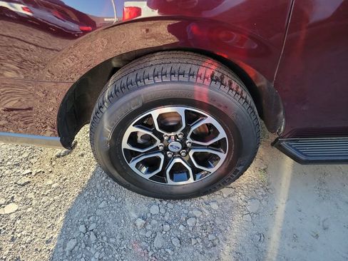 Used 2024 Ford Expedition Max XLT image 7