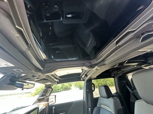 New 2025 GMC Hummer EV 2X image 23