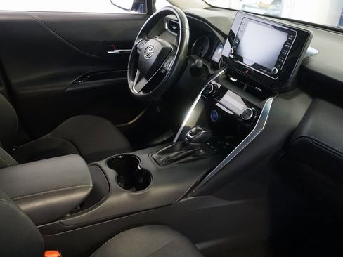 Certified 2022 Toyota Venza LE image 26