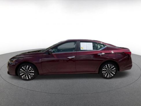 Used 2025 Nissan Altima 2.5 SV FWD image 9