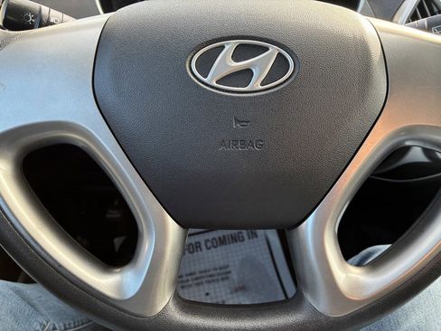 Used 2012 Hyundai Tucson GL image 9