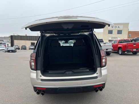 Used 2024 Chevrolet Suburban High Country image 35