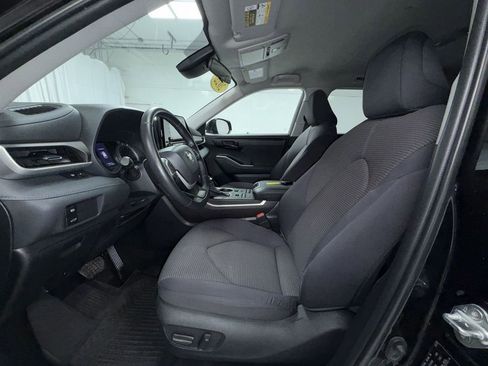 Used 2022 Toyota Highlander LE AWD/4WD image 12